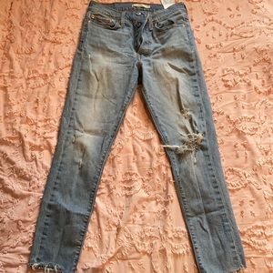 Levi’s wedgie skinny 27